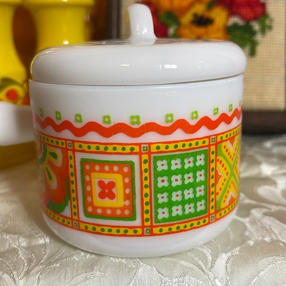 1970´s Avon Patchwork Print Milk Glass Candle Holder/Trinket Dish Soup Mug - Picture 4 of 11